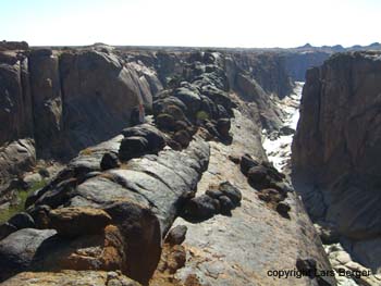 Augrabie Falls arrow point1
