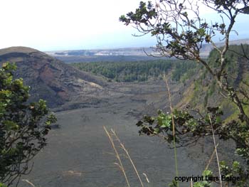 Blick in den Kilauea Iki und Kilauea sowie Halemaumau
