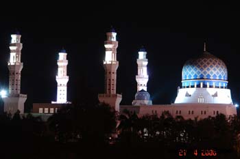 Moschee auf dem Weg zu Faridahs