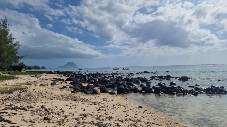 Ein ruhiger Tag am Strand von La Preneuse