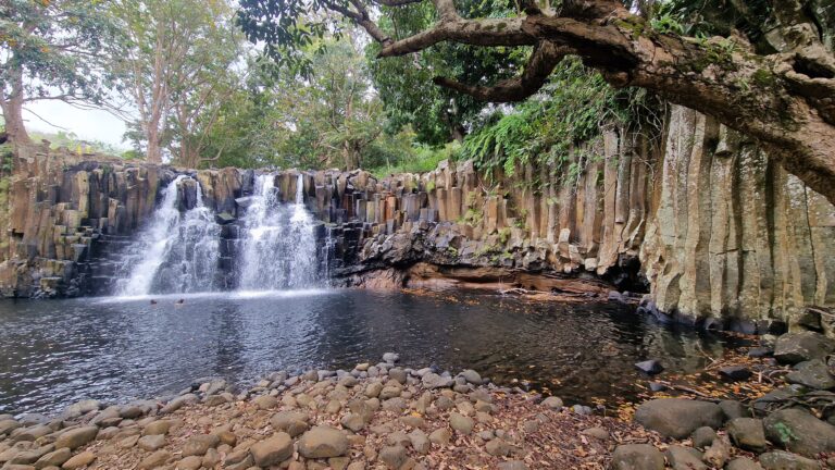 Abschied mit Basalt und Wasserfall